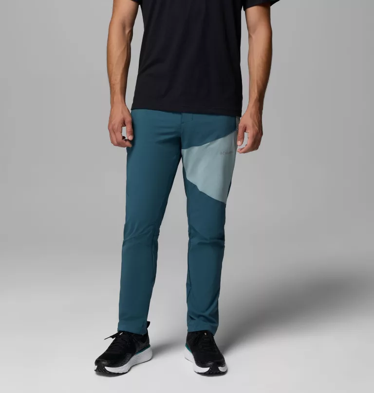 Pantaloni softshell da uomo Columbia Tech™ con tecnologia Omni-Shield™, resistenti all’acqua e macchie, ideali per trekking e outdoor.
