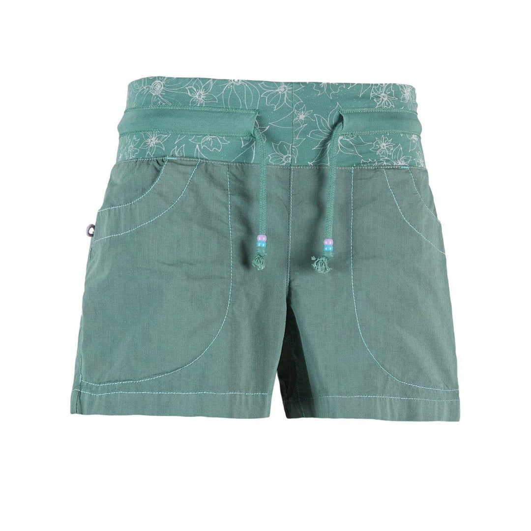 Shorts outdoor e climbing in popeline tecnico leggero con vita regolabile e dettaglio in eco-pelle, perfetti per arrampicata e tempo libero.