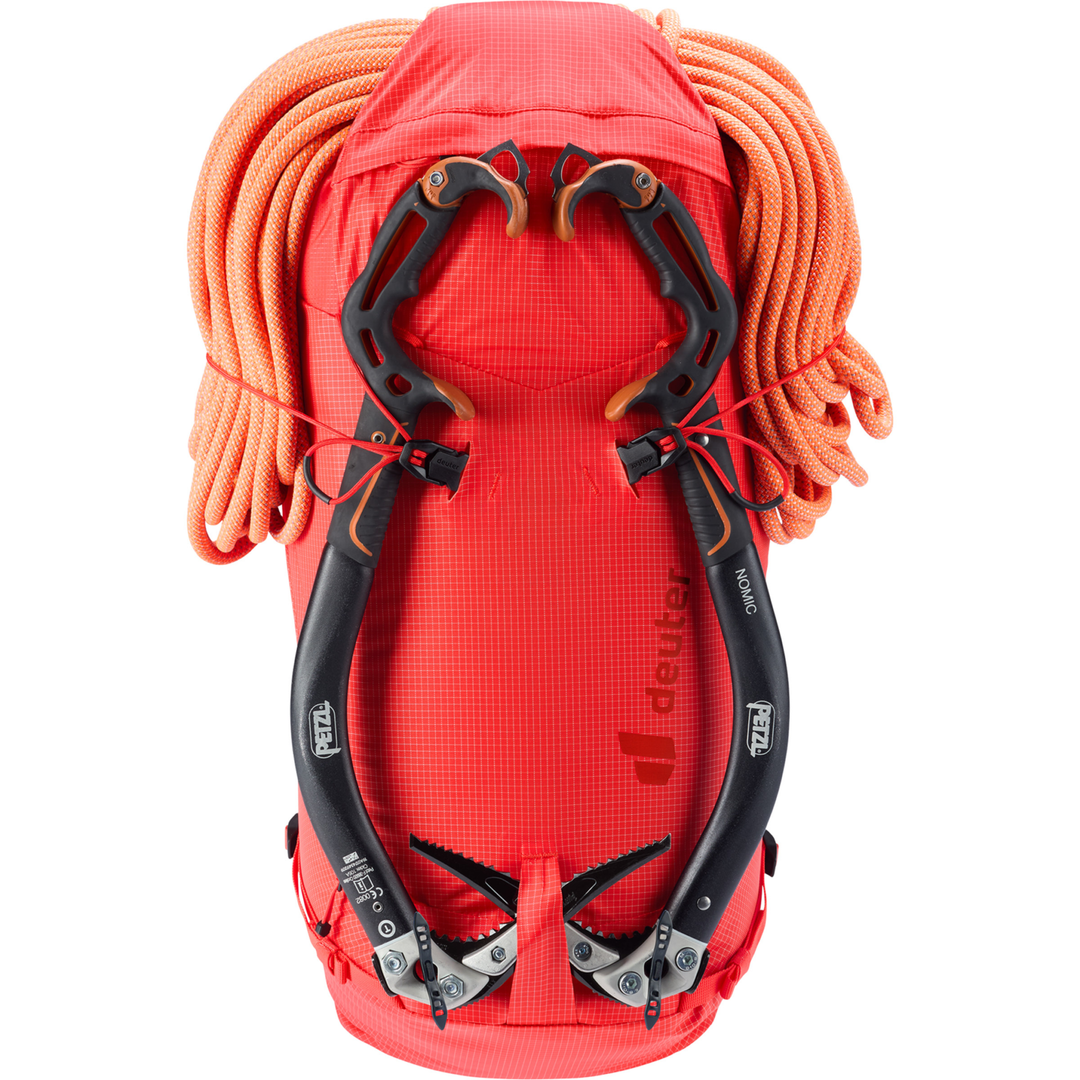 Deuter Guide Lite 30 trekking backpack for men with 30L capacity and adjustable straps
