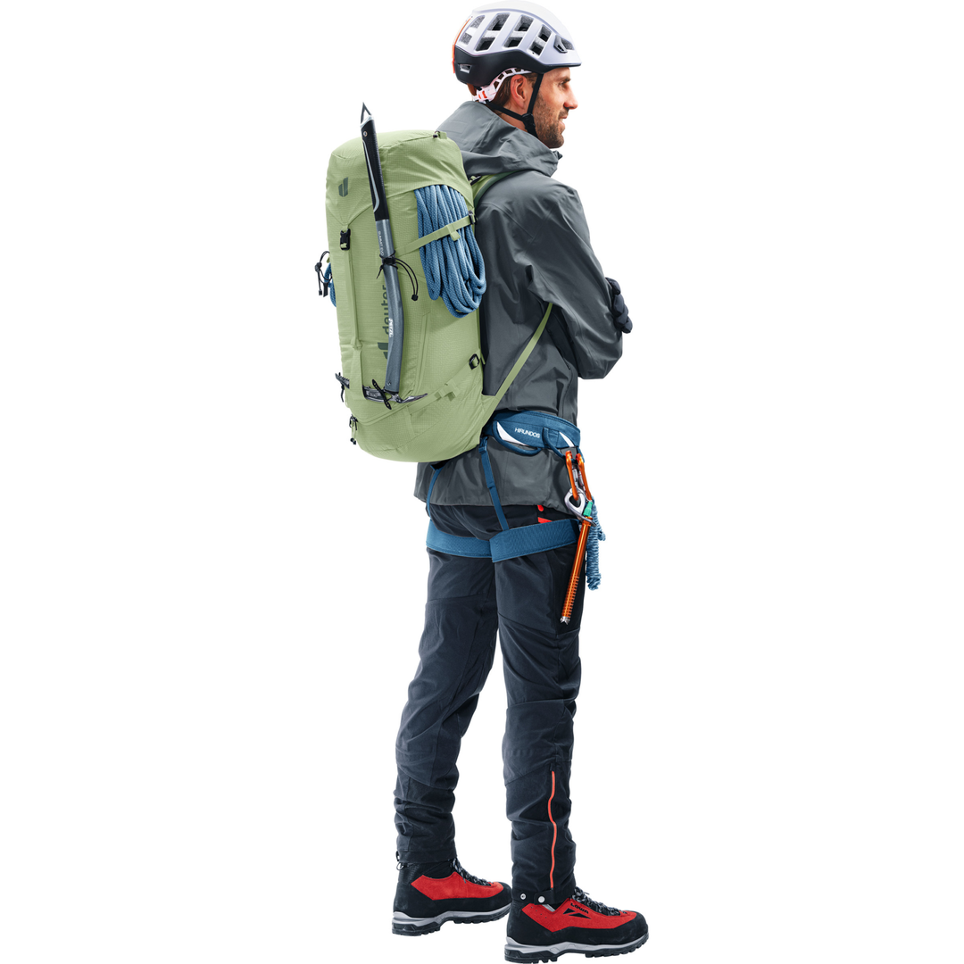 Zaino Deuter Guide 34+6 per escursioni alpine con sistema contact back e materiali idrorepellenti