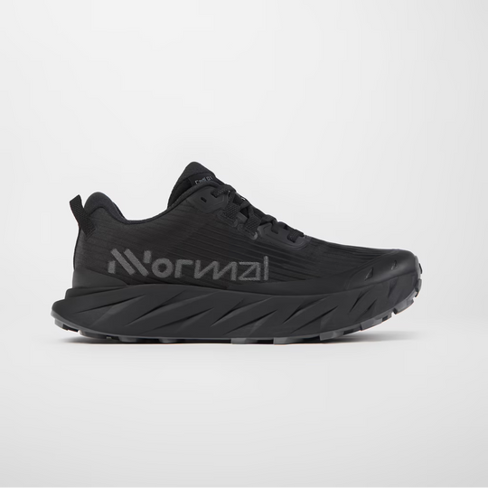 Cadí M trail running shoe with engineered mesh, soft cushioning, and Vibram Megagrip sole for smooth and hilly terrain comfort