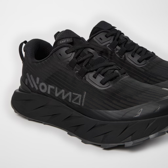 Cadí M trail running shoe with engineered mesh upper, soft cushioning, and Vibram Megagrip outsole for comfort and grip