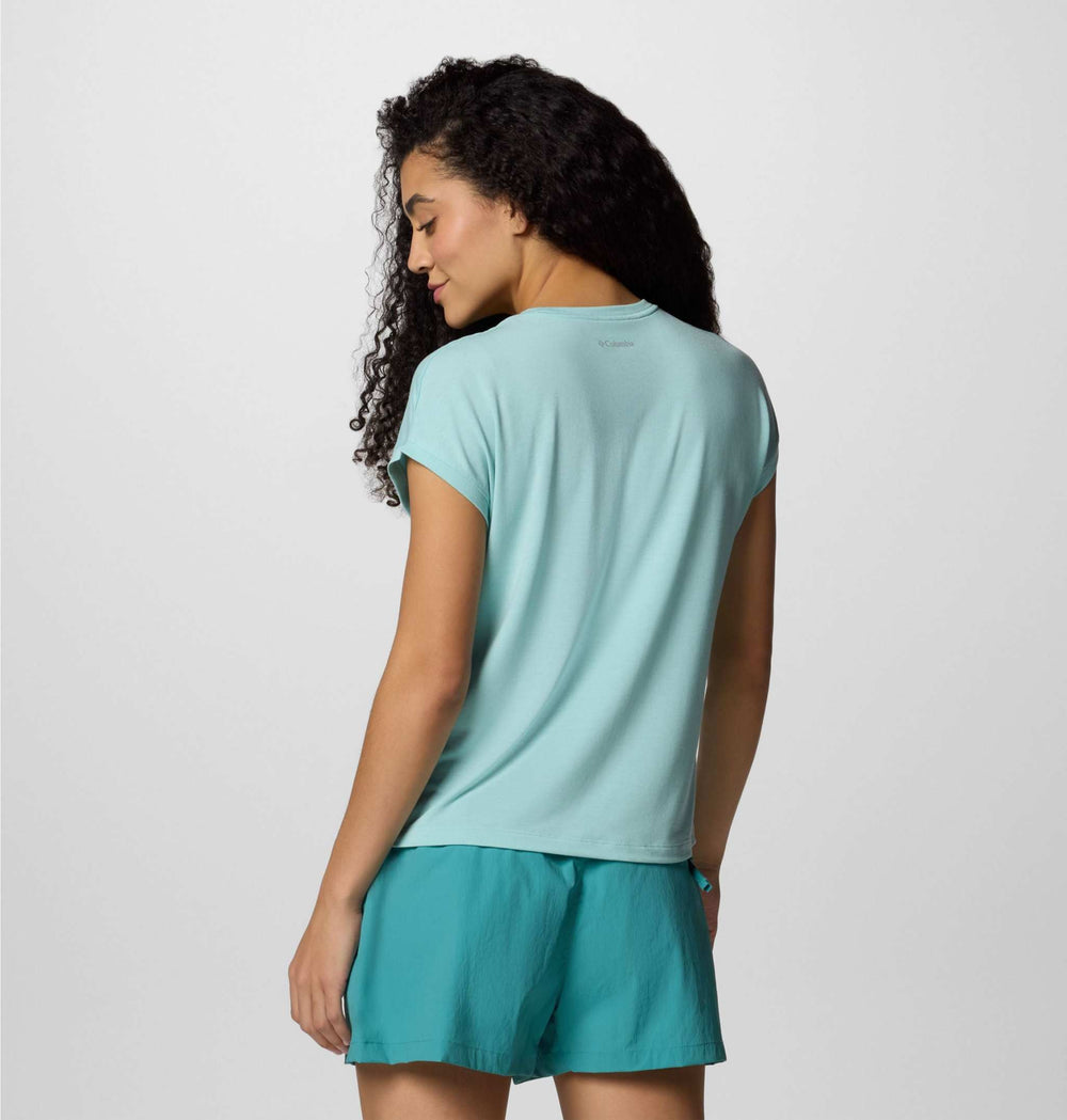 T-shirt da donna Women's Boundless Trek™ in materiale riciclato, traspirante e con tasca sul petto.