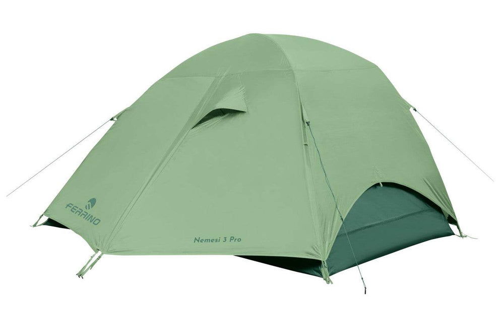 Tenda Nemesi 3 Pro montata in campeggio all'aperto
