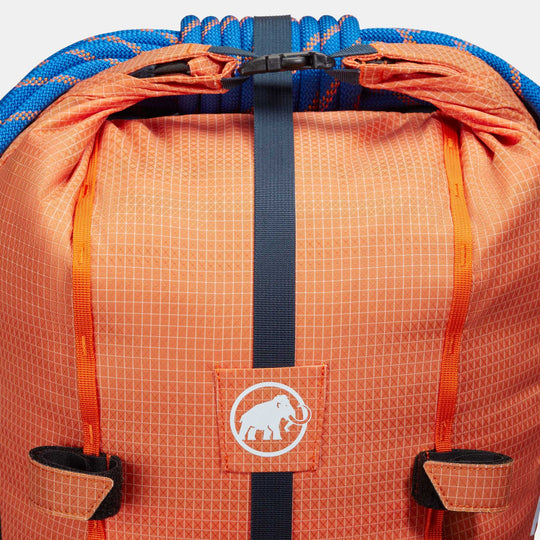 Mammut Trion 28 Arumita/Marine - chiusura rolltop e fissaggio della corda