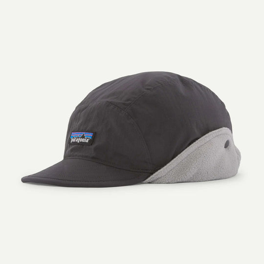 Patagonia Isthmus Earflap Cap: cappellino grigio scuro con paraorecchie chiare