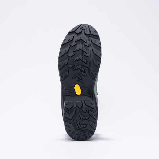 Adapta Light Gtx W's lightweight breathable hiking shoe with seamless design for comfortable summer trails