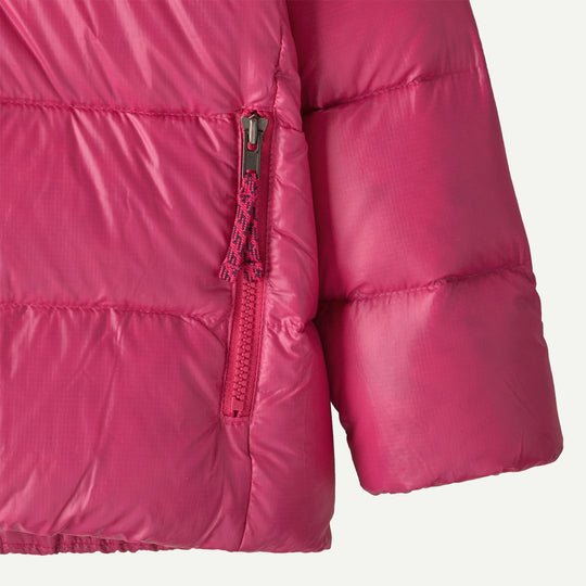 Patagonia Baby Hi-Loft Down Sweater Hoody Punchy Pink - dettaglio polsino e tasca
