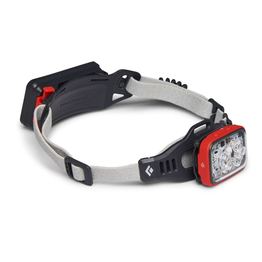 Lampada frontale Distance 1500 con 1500 lumen per uscite notturne di resistenza