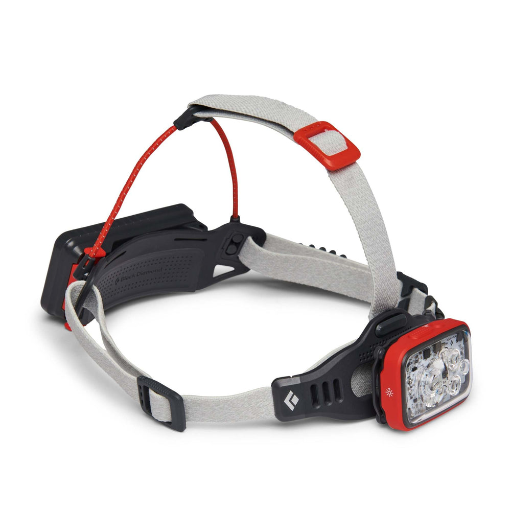 Lampada frontale Distance 1500 con 1500 lumen, batteria sostituibile e comfort prolungato per uscite notturne