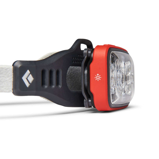 Lampada frontale Distance 1500 lumen con batteria intercambiabile e luce uniforme per uscite notturne di resistenza