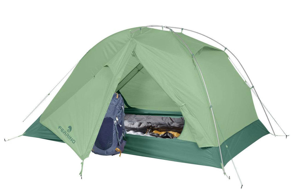 Tenda Fuji 2 montata su prato verde all'aperto