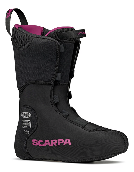 Scarponi da sci alpinismo Gea RS con design in carbonio e Grilamid BIO, leggeri e performanti per scialpiniste esperte