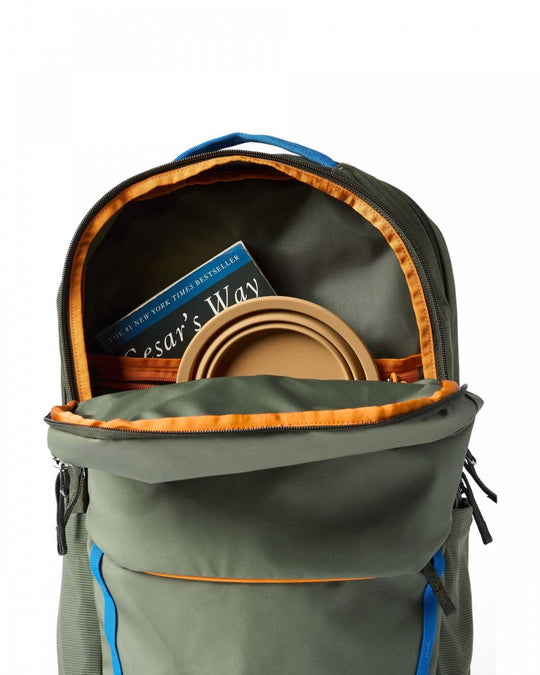 Zaino Allpa 26L Daypack urbano leggero e resistente in nylon e poliestere riciclati con scomparto per laptop e tasche organizzate