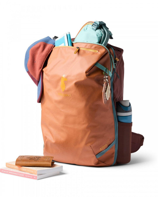 Zaino Allpa 35L Travel Pack monocromatico in tessuto di recupero nero, capienza 35L, design unico e funzionale