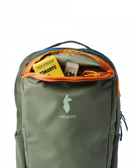 Zaino Allpa 18L Daypack resistente e organizzato per laptop e borraccia, perfetto per pendolari e viaggiatori.