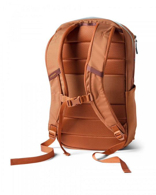 Zaino Allpa 18L Daypack resistente con tasca imbottita per laptop e borraccia, ideale per pendolari e viaggiatori.