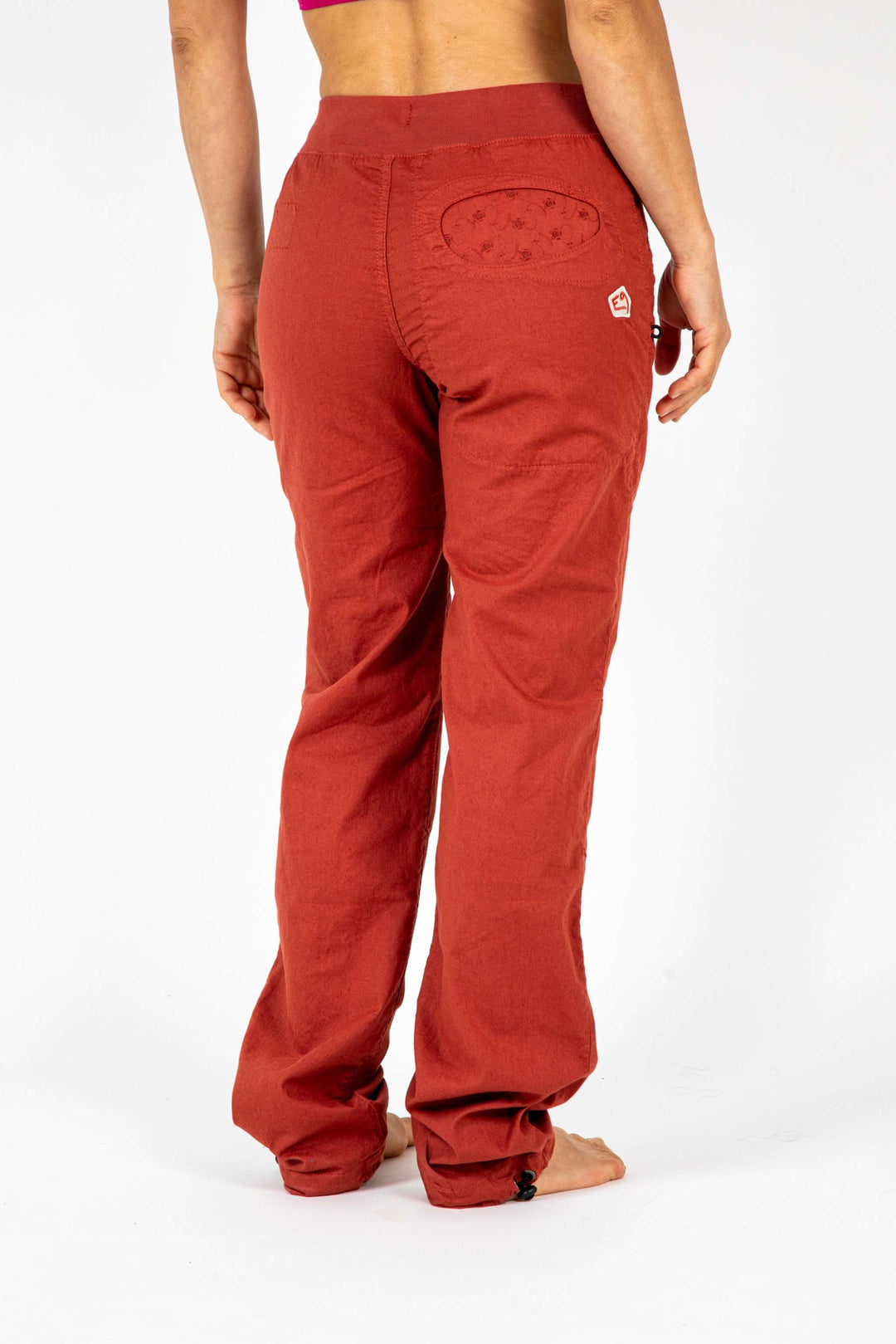 Onda Flax outdoor climbing pants in linen-cotton blend, adjustable waist and hem, back embroidery, made in Italy.