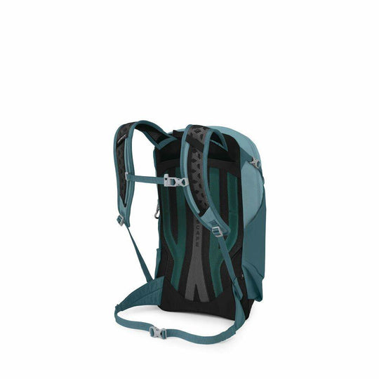 Zaino giornaliero in nylon riciclato verde petrolio e nero, con schienale ventilato, spallacci imbottiti e cinghia sternale.