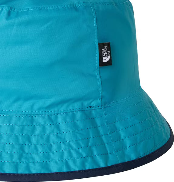 Lightweight reversible Sun Stash Hat made of water-repellent recycled polyester with foldable design for sun protection