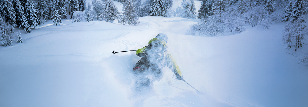 SCARPA: sciatore nella neve fresca