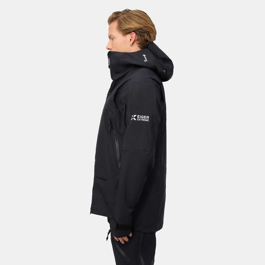 Mammut Eiger Nordwand Pro HS Hooded Jacket Men Black – indossata, vista laterale