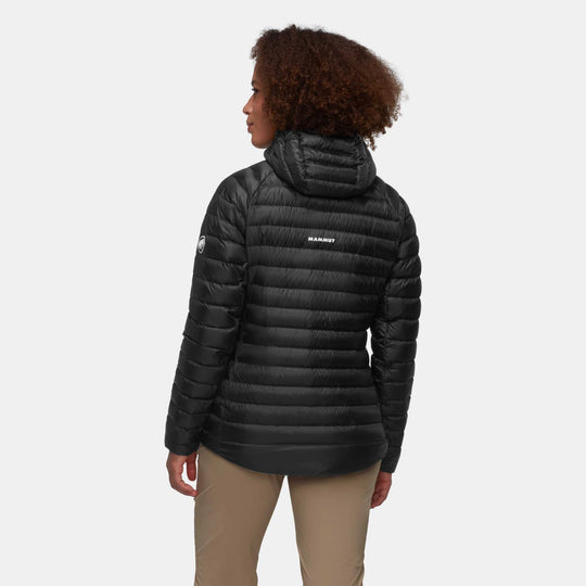 Mammut Broad Peak In Hooded Jacket Women - Black - indossata, vista posteriore