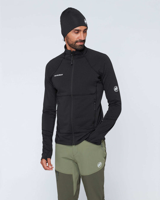 Mammut Taiss ML Jacket Men Black – indossata, vista frontale