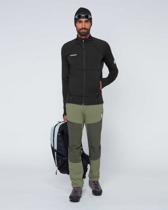 Mammut Taiss ML Jacket Men Black – indossata, figura intera