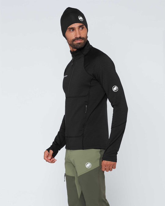 Mammut Taiss ML Jacket Men Black – indossata, vista laterale