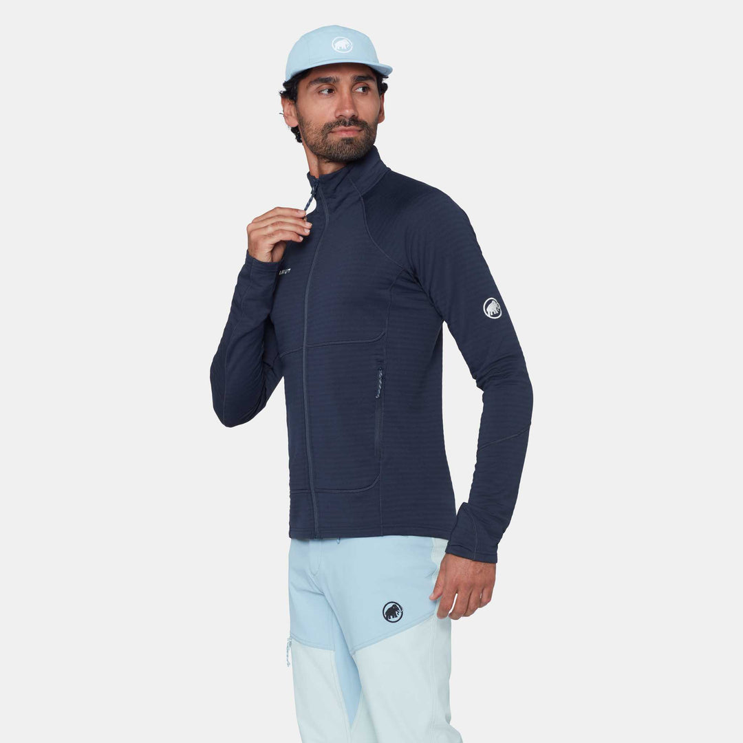Mammut Taiss ML Jacket Men Marine – indossata, vista laterale