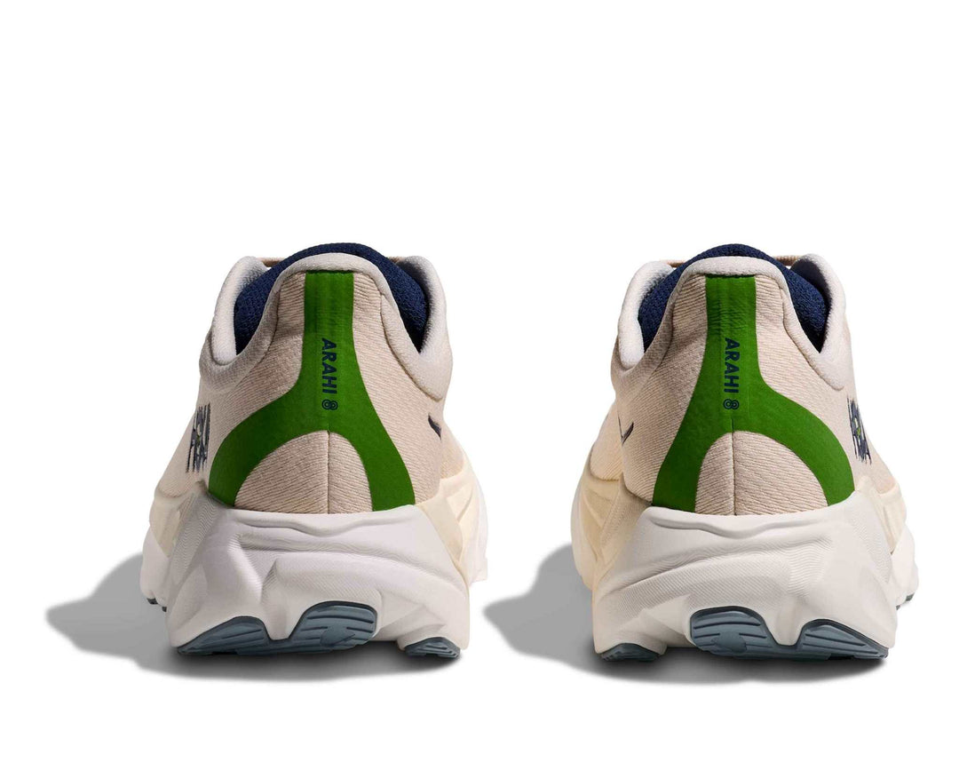 HOKA Arahi 8 uomo Alabaster/Birch, vista posteriore della coppia