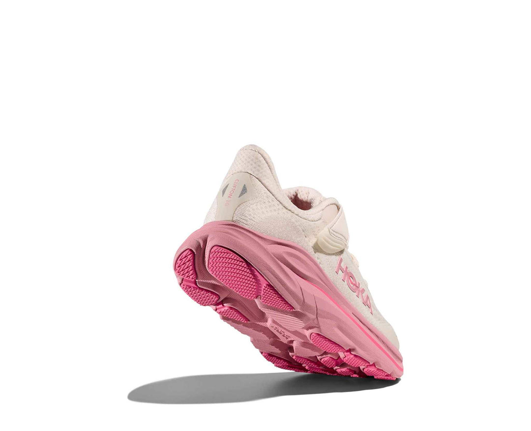 HOKA Clifton 10 Little Kids bambini Rose Cream/Dried Rose, vista inclinata con suola visibile