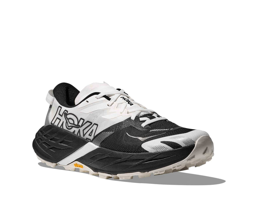 HOKA Speedgoat 7 donna Black/White, vista di tre quarti frontale