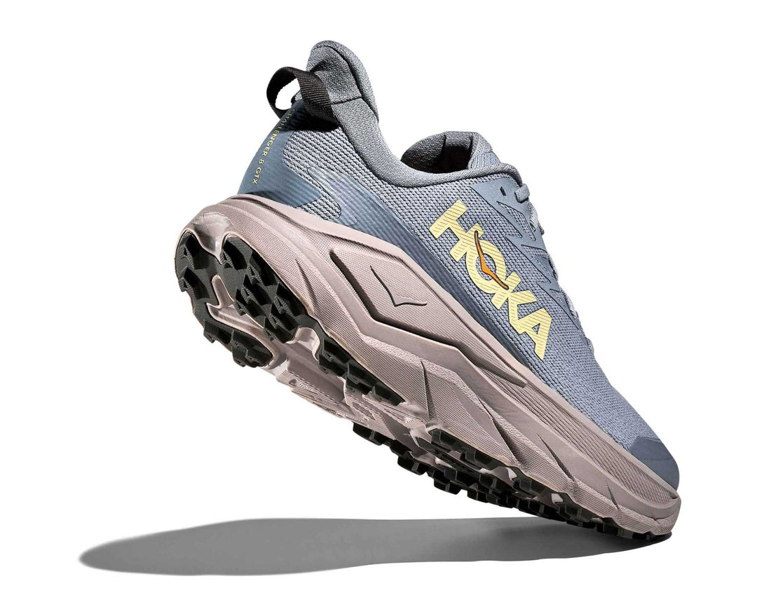 HOKA Challenger 8 Gtx uomo Washed Blue/Cement, vista inclinata con suola visibile