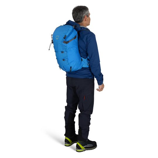 Osprey Mutant 22 Blue Flame in uso - foto 3