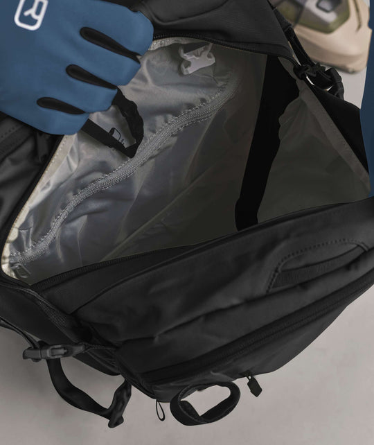 Ortovox Haute Route 32 Black Raven, accesso dorsale al comparto principale