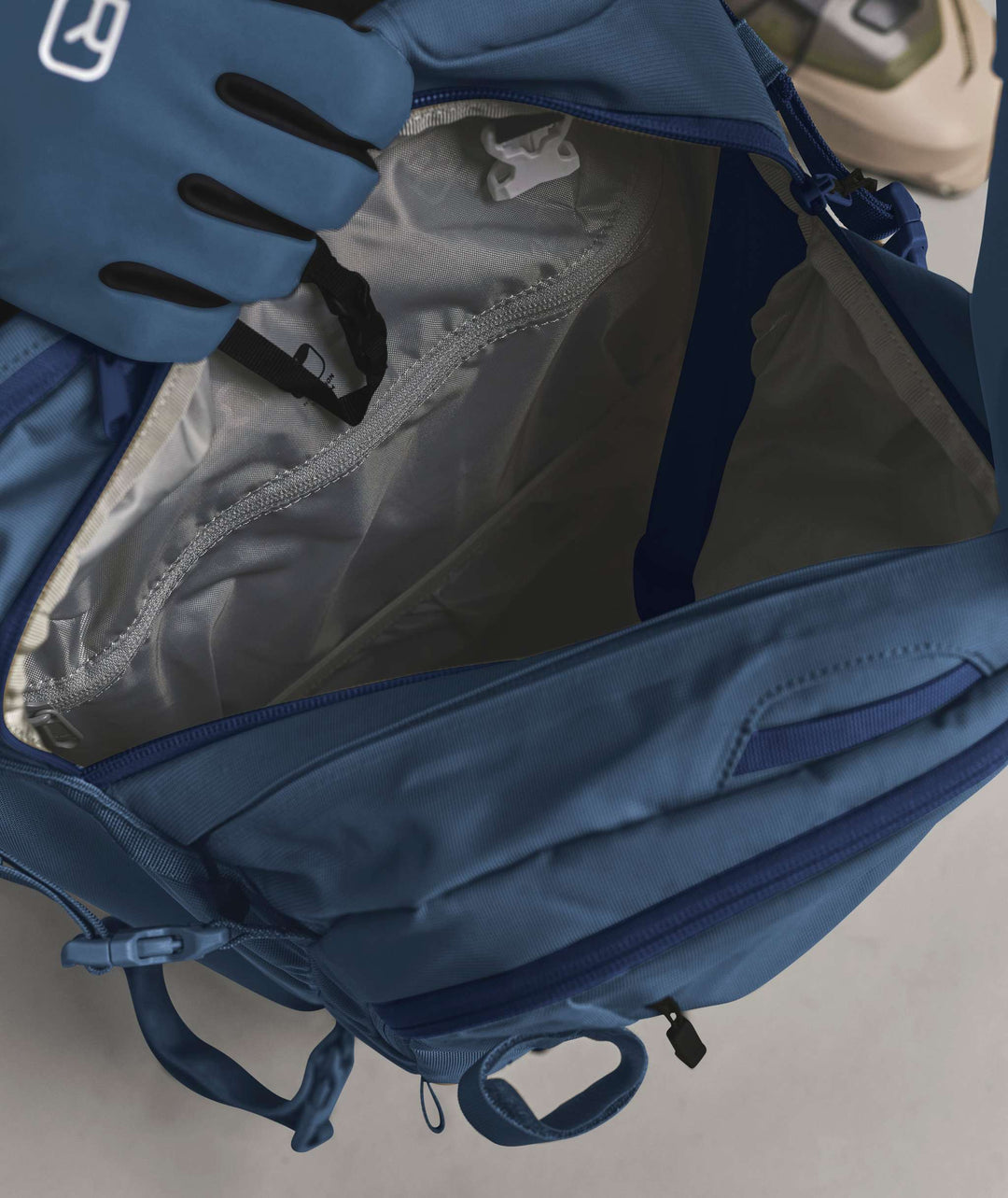 Ortovox Haute Route 32 Blue Nunatak, accesso dorsale al comparto principale