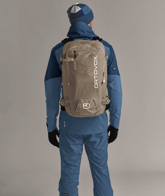 Ortovox Haute Route 32 Dark Linen, indossato, vista posteriore