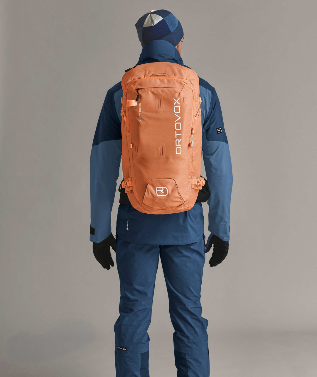 Ortovox Haute Route 40 Faded Tangerine, indossato, vista posteriore
