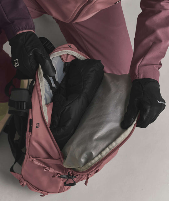 Ortovox Venet Tour 28 S Dusk Rose, accesso laterale al comparto principale