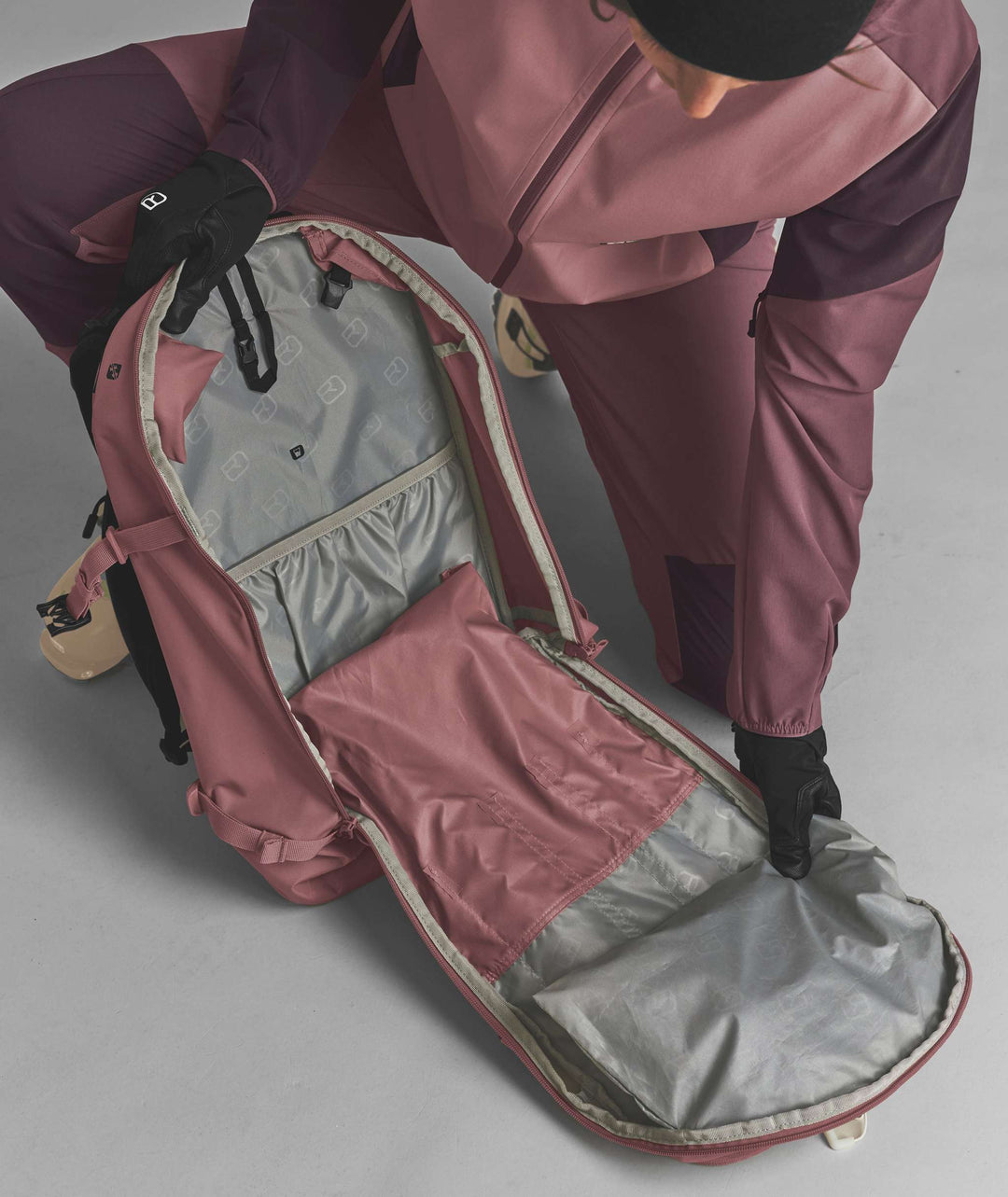 Ortovox Venet Tour 28 S Dusk Rose, comparto principale aperto