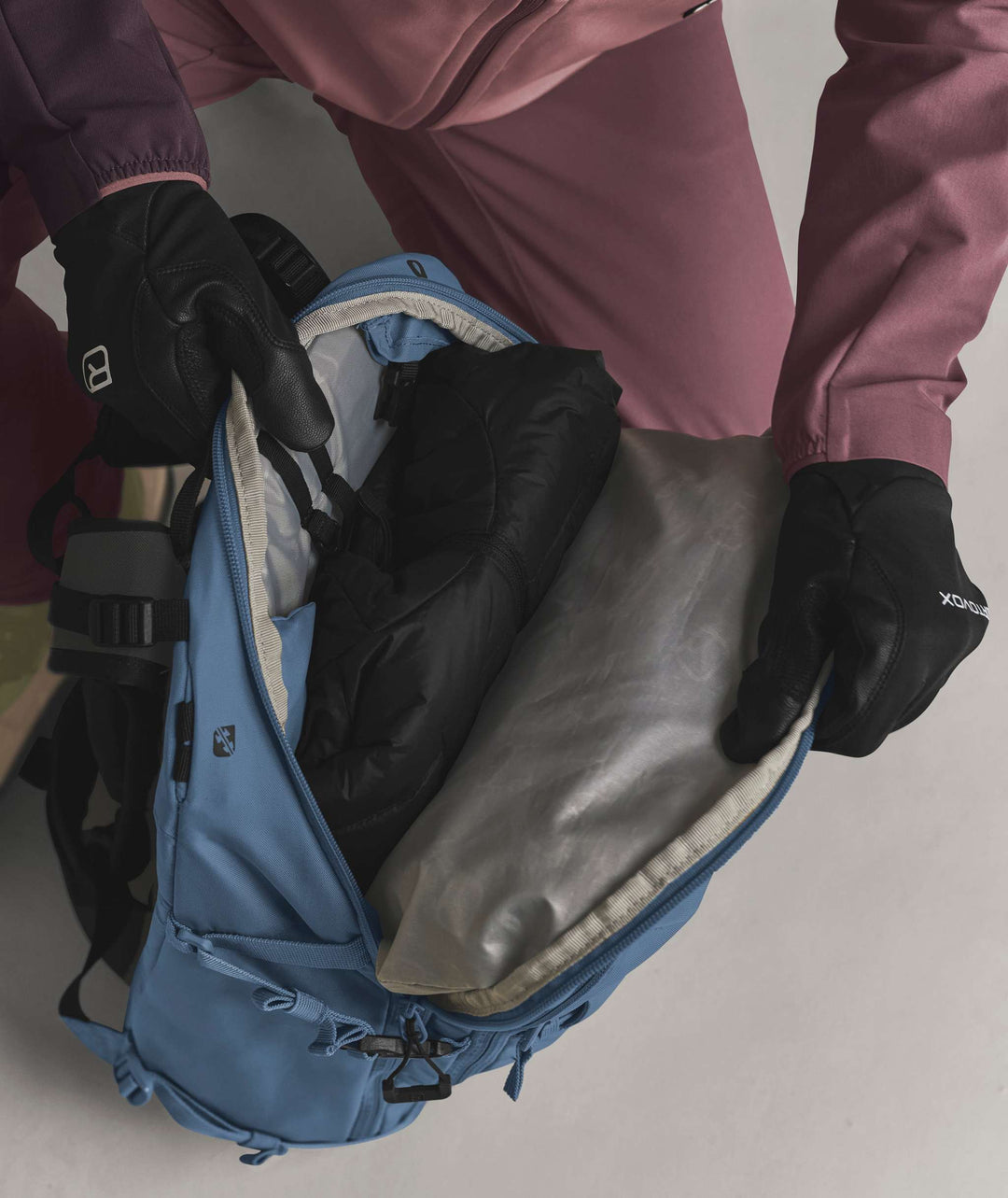 Ortovox Venet Tour 28 S Light Nunatak, accesso laterale al comparto principale