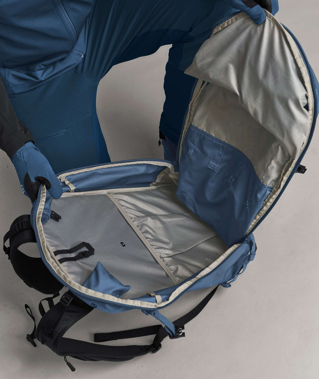 Ortovox Venet Tour 30 Light Nunatak, comparto principale aperto