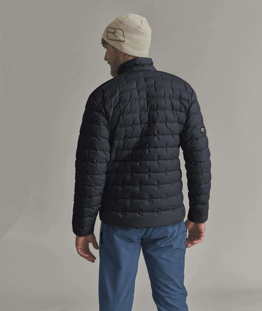 Ortovox Downwool 180 Jacket M Black Raven: indossata, vista posteriore