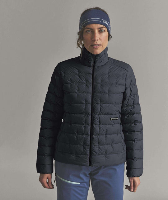 Ortovox Downwool 180 Jacket W Black Raven: indossata, vista frontale