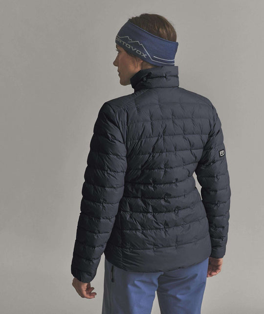 Ortovox Downwool 180 Jacket W Black Raven: indossata, vista posteriore