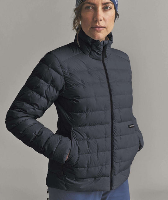Ortovox Downwool 180 Jacket W Black Raven: indossata, vista frontale ravvicinata