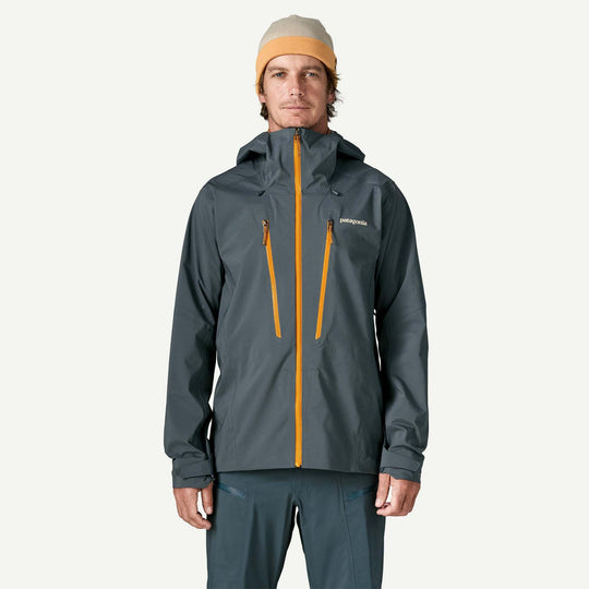 Patagonia Stormstride Jacket Summit Blue: indossata, vista frontale
