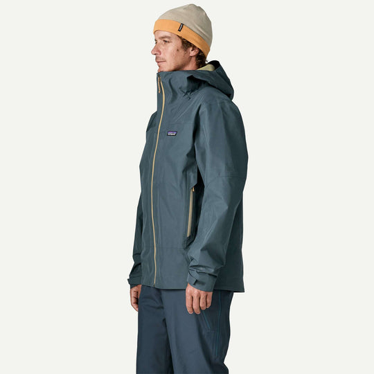Patagonia Storm Shift Jacket Summit Blue: indossata, vista laterale